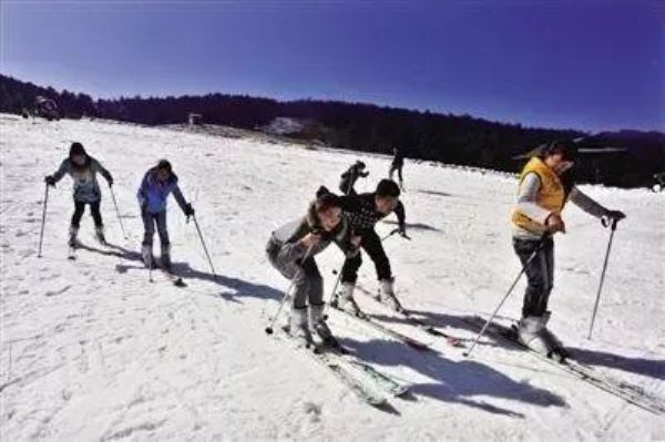 蓮花山滑雪場(chǎng) 蓮花山滑雪場(chǎng)